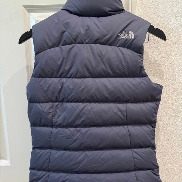 The North Face Nuptse 700 Goose Down Vest size XS EUC - Picture 3 of 6